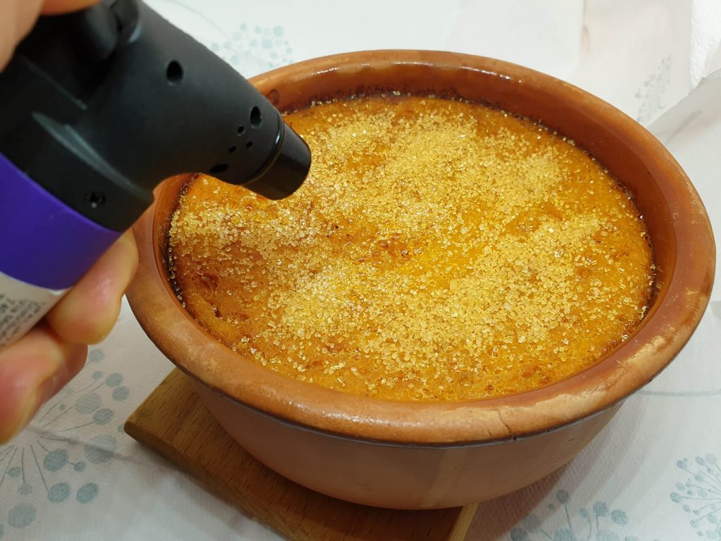 Karamelizacija jela kuhinjskim brenerom
